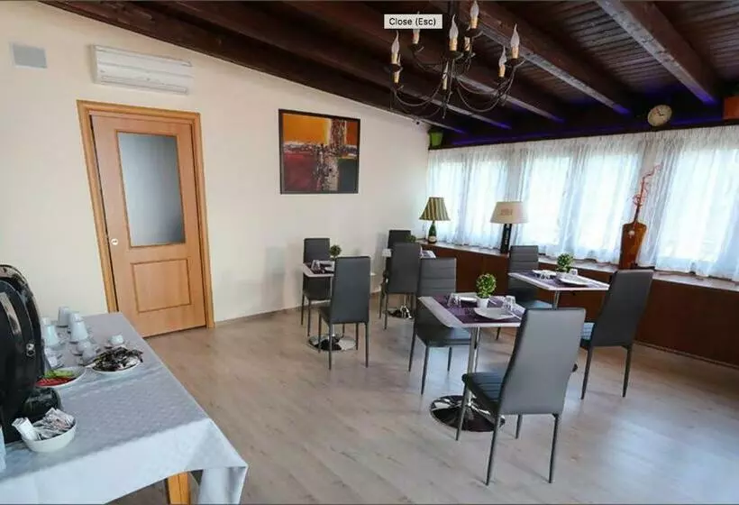 تختخواب و صبحانه Policlinico Happy Home