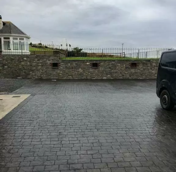 Majatalo Killard House