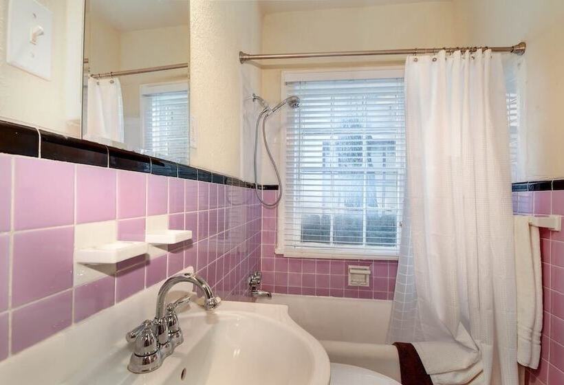 The Madison San Antonio Riverwalk Downtown Convention Center