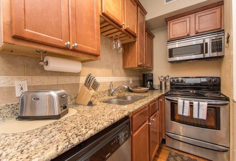 The Madison San Antonio Riverwalk Downtown Convention Center