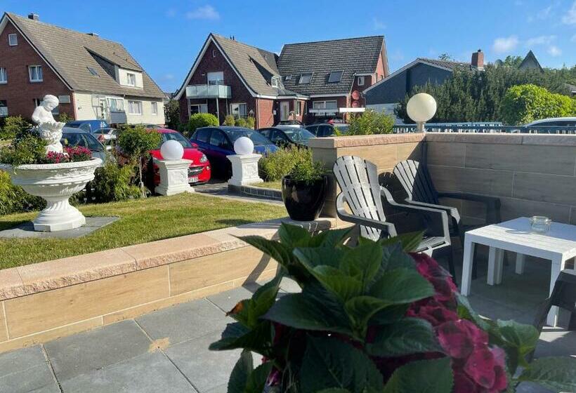 هاستل Kenny & Henry