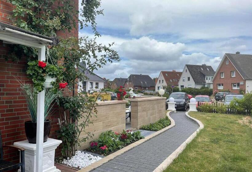 هاستل Kenny & Henry