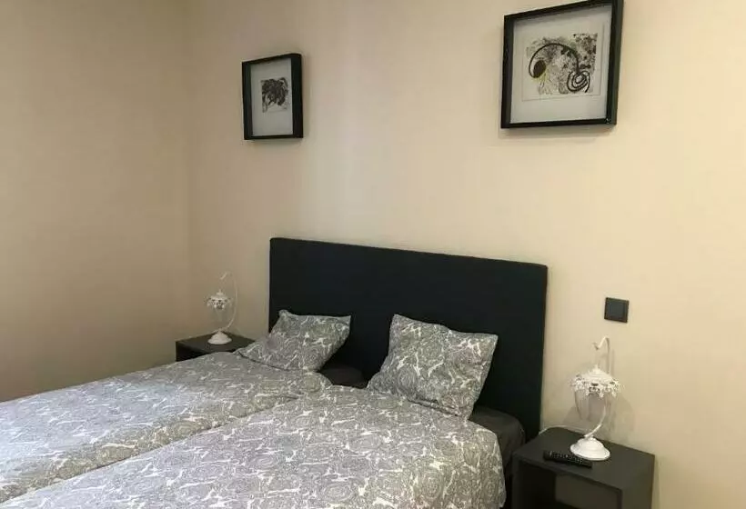 Retkeilymaja Wood Steel & Glass