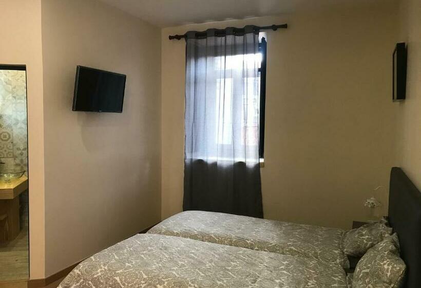 ユースホステル Wood Steel & Glass