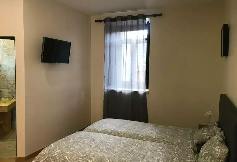 Retkeilymaja Wood Steel & Glass