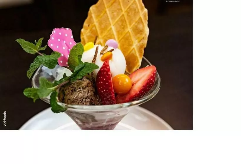 Retkeilymaja Wood Steel & Glass