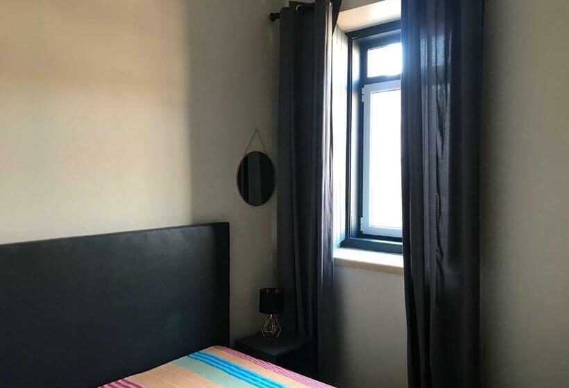 ユースホステル Wood Steel & Glass