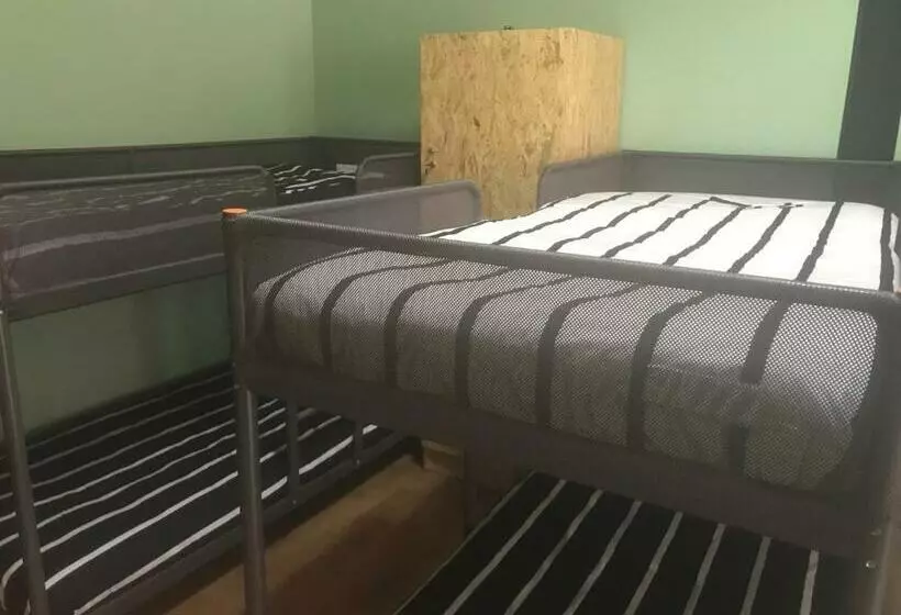 Retkeilymaja Wood Steel & Glass