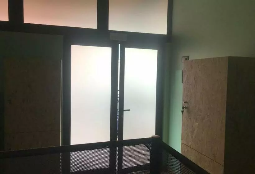 Retkeilymaja Wood Steel & Glass