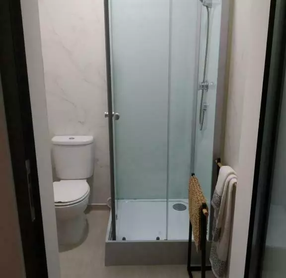 Retkeilymaja Wood Steel & Glass