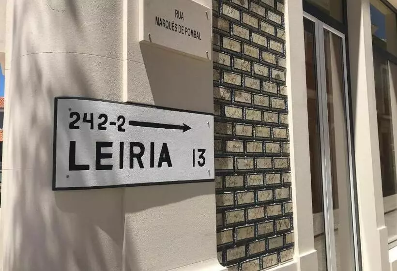 Retkeilymaja Wood Steel & Glass