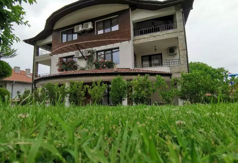 ホテル My House