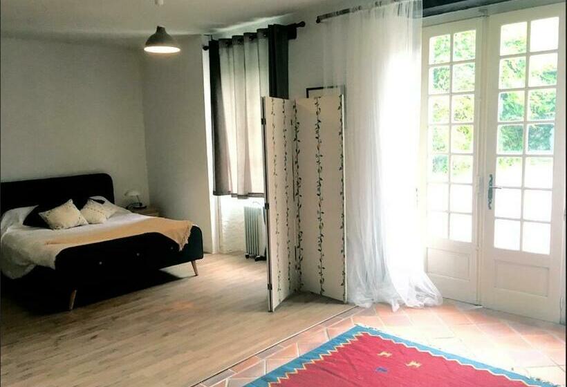 פנסיון Maison Lyre, Pompadour