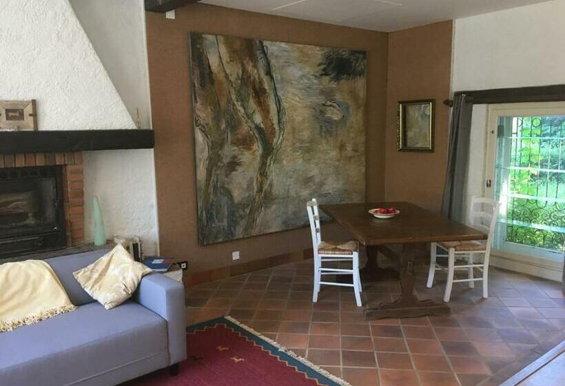 פנסיון Maison Lyre, Pompadour