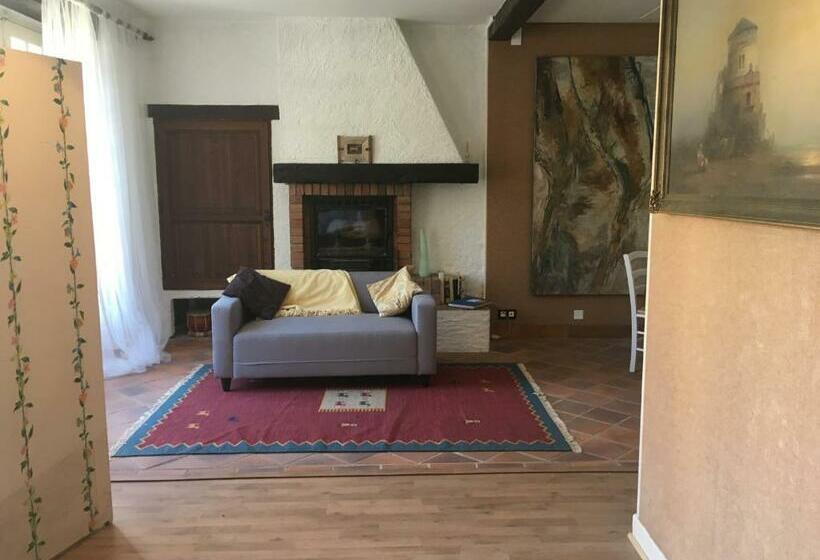 פנסיון Maison Lyre, Pompadour