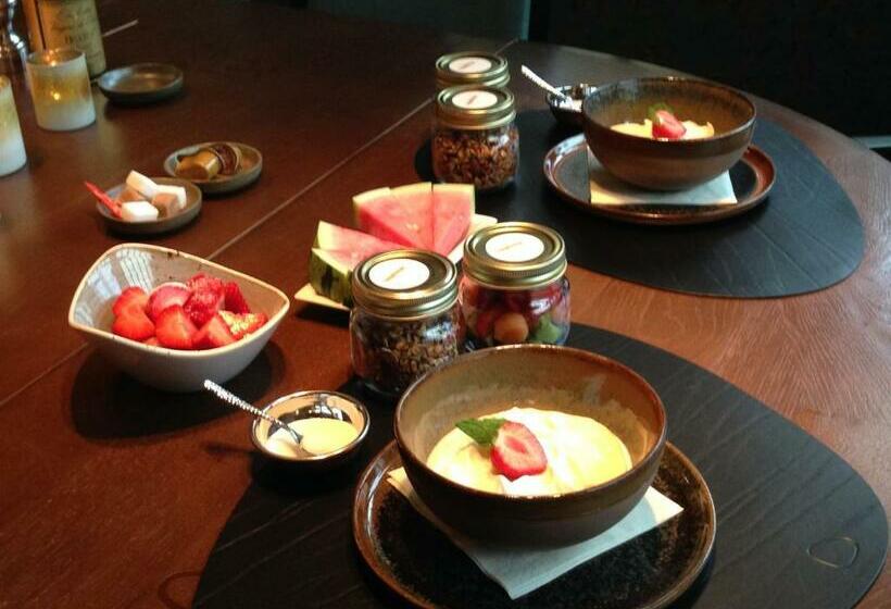 تختخواب و صبحانه Clementine