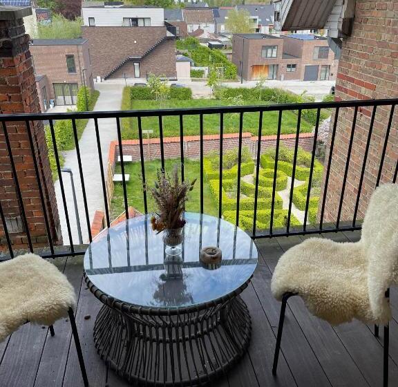 تختخواب و صبحانه Clementine