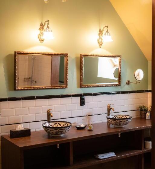 تختخواب و صبحانه Clementine