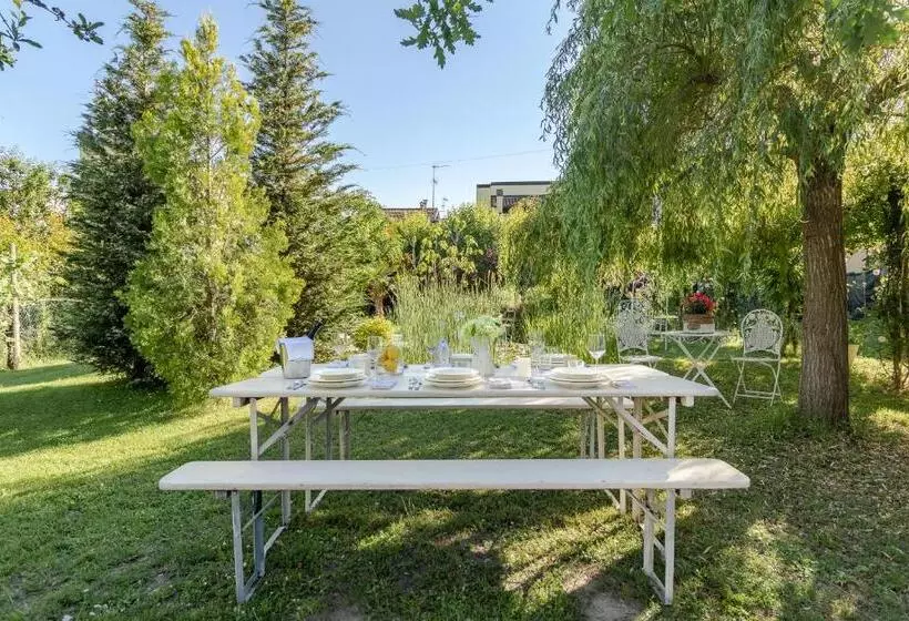 Aamiaismajoitus (B&B) Garden Loft