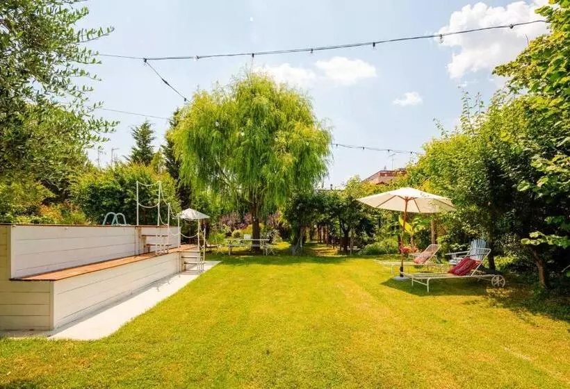 Aamiaismajoitus (B&B) Garden Loft