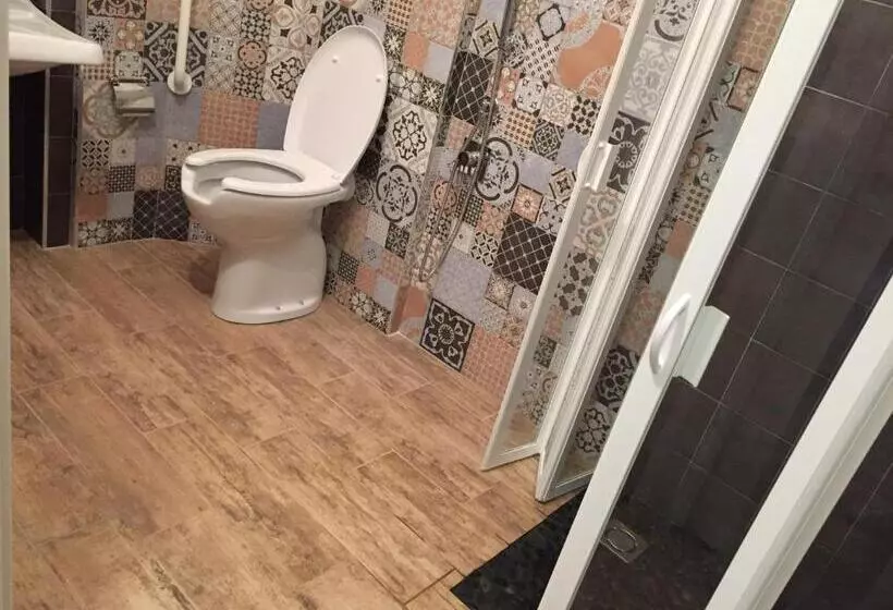 تختخواب و صبحانه Itaka