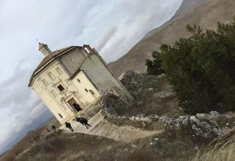 تختخواب و صبحانه Itaka