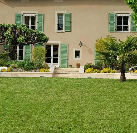 مبيت وإفطار Sous Les Remparts