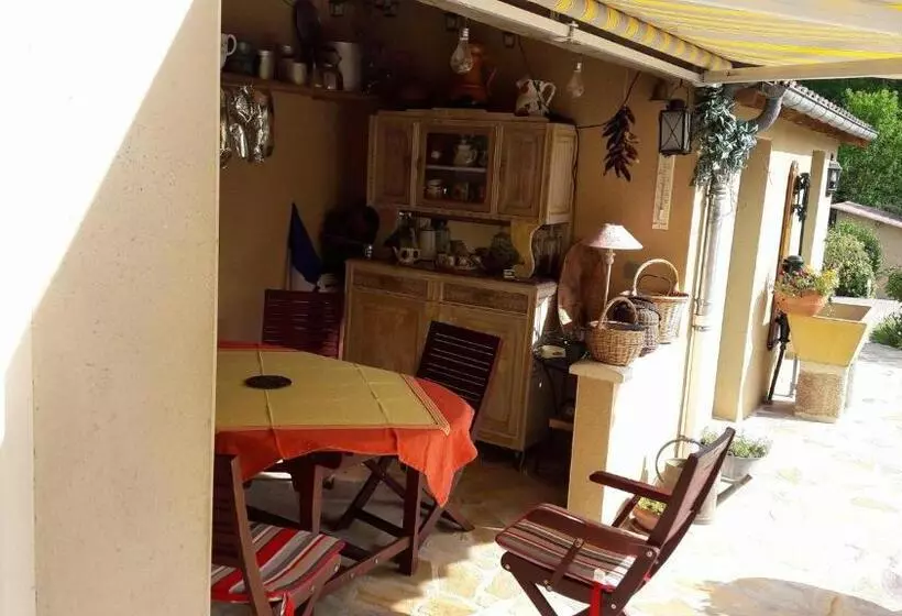 Aamiaismajoitus (B&B) Sous Les Remparts