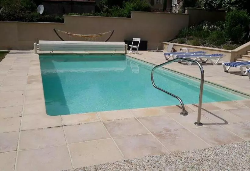 Aamiaismajoitus (B&B) Sous Les Remparts