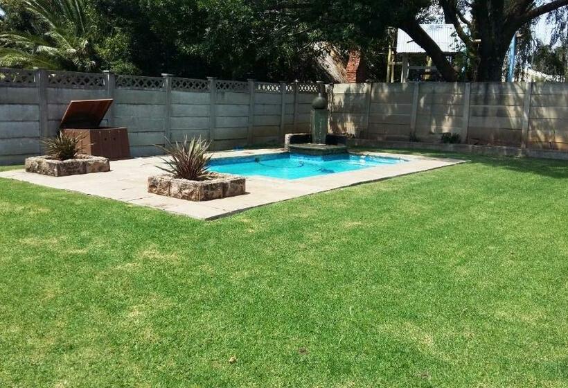 ペンション Delwer Selfcatering Guesthouse Parys