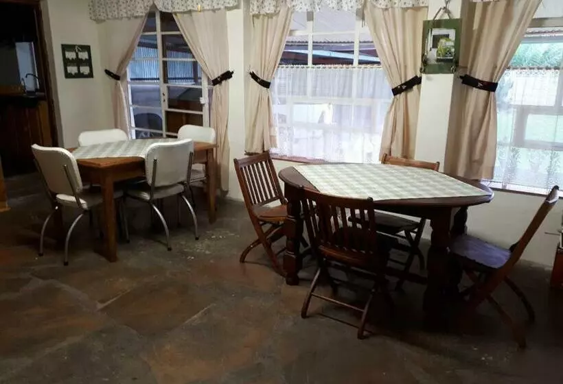 ペンション Delwer Selfcatering Guesthouse Parys