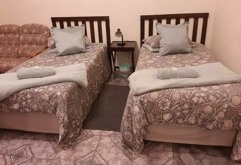 ペンション Delwer Selfcatering Guesthouse Parys