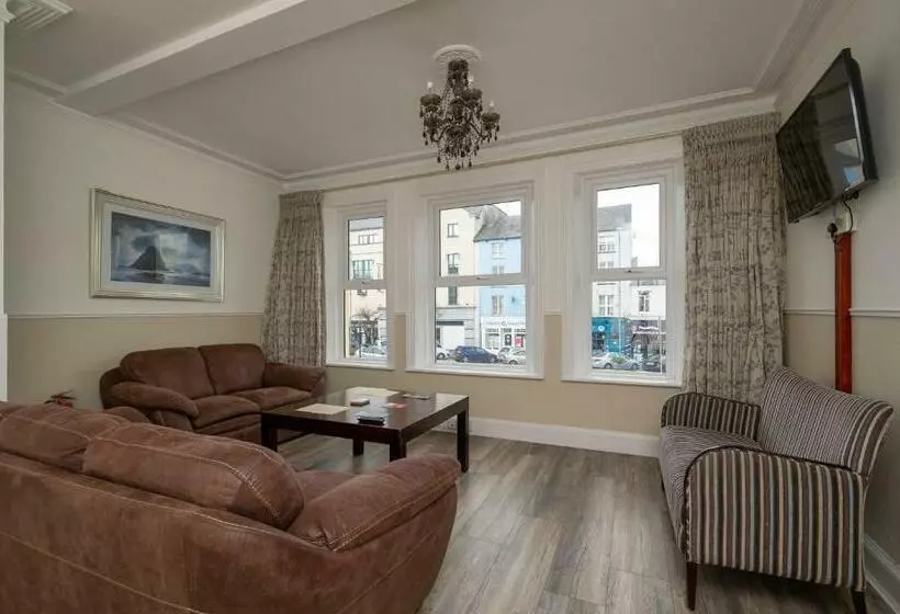 ペンション The Square Townhouse Fermoy