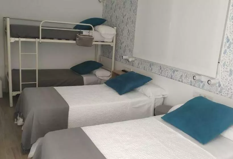 ユースホステル Portosantiago