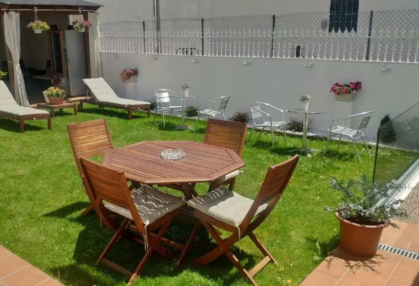 ユースホステル Portosantiago