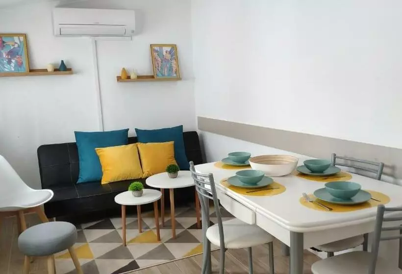 ユースホステル Portosantiago