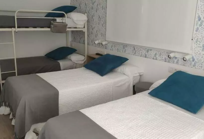 ユースホステル Portosantiago