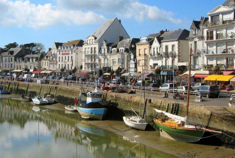 تختخواب و صبحانه Chez Annick