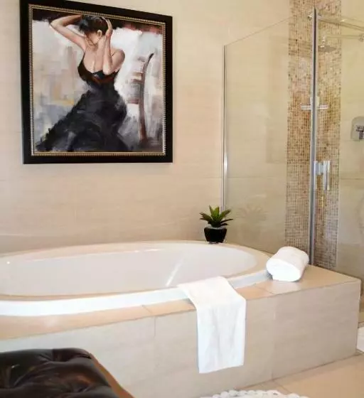 Majatalo 96 On Bree Guesthouse