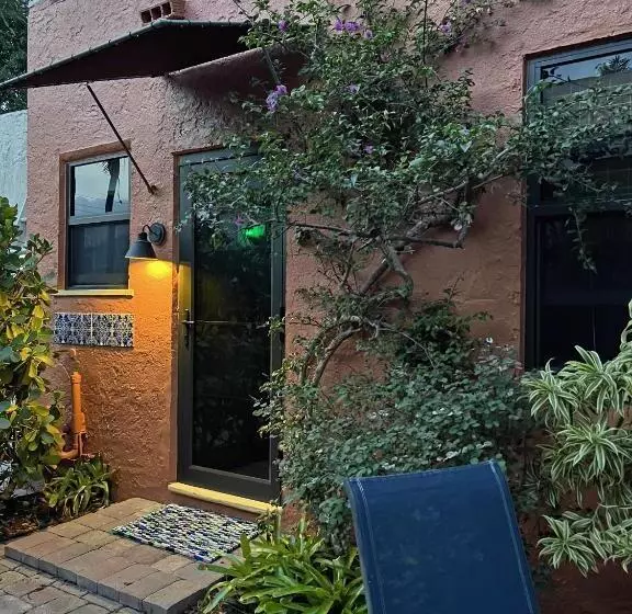پانسیون The Cottage At Pineapple House