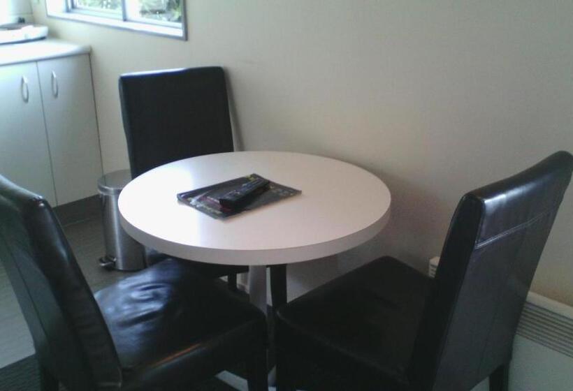 Wellington 747 Motel