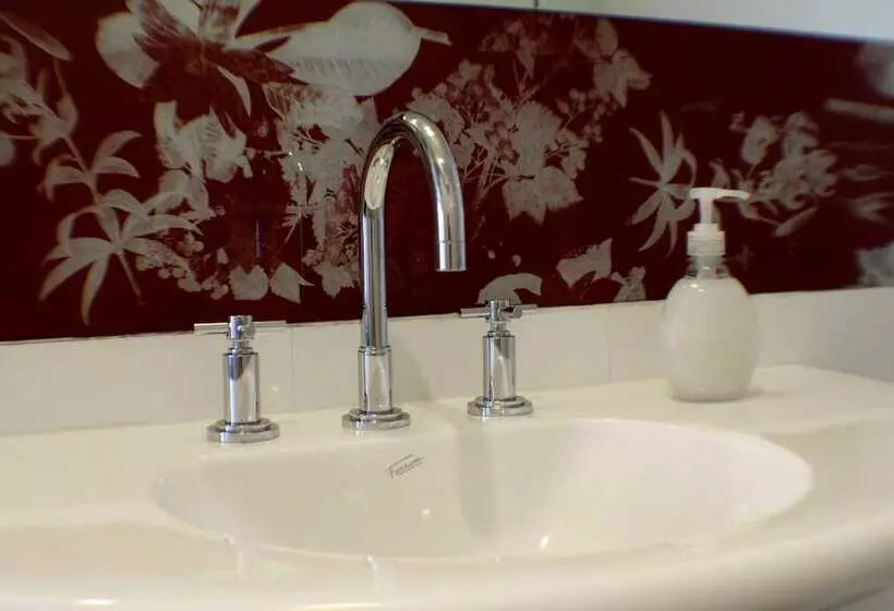 هتل Art Suites & Gallery