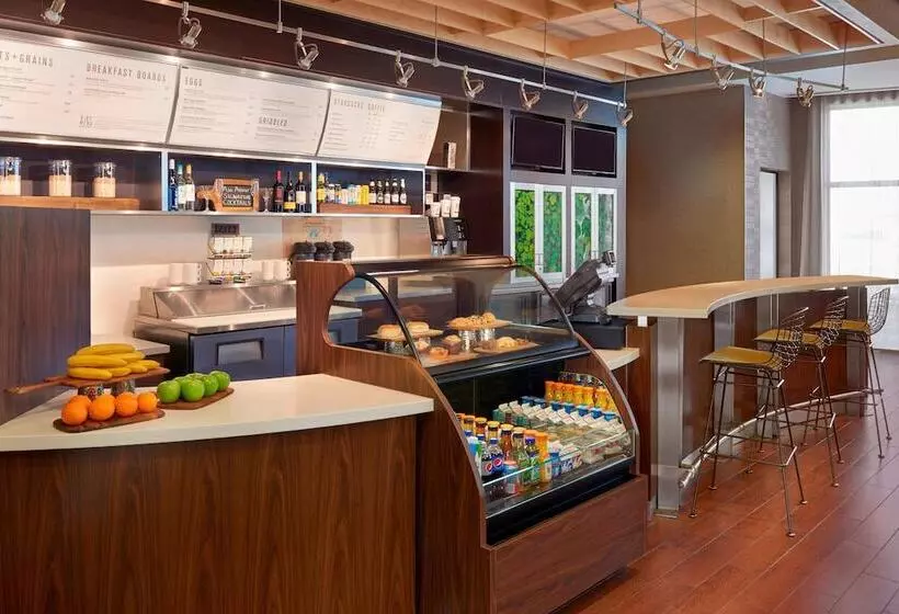 Hôtel Courtyard By Marriott Kingston Highway 401