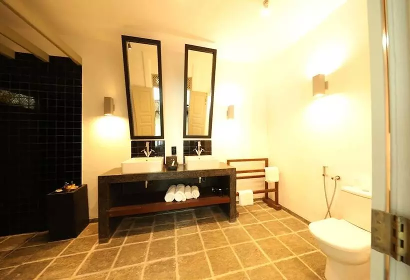 Отель Era Beach