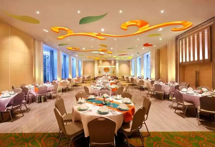 Harris Hotel & Residences Sunset Road