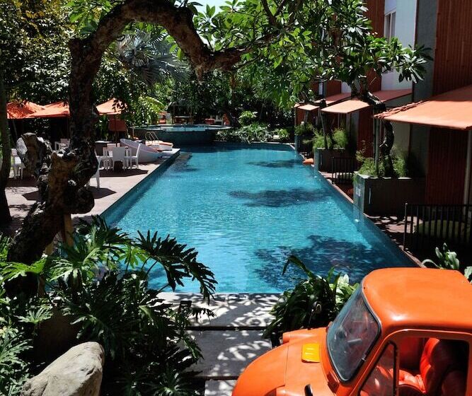 Harris Hotel & Residences Sunset Road