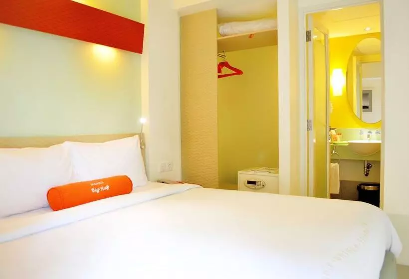 Harris Hotel & Residences Sunset Road