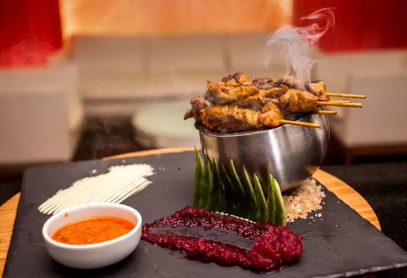 هتل Hennessy Park