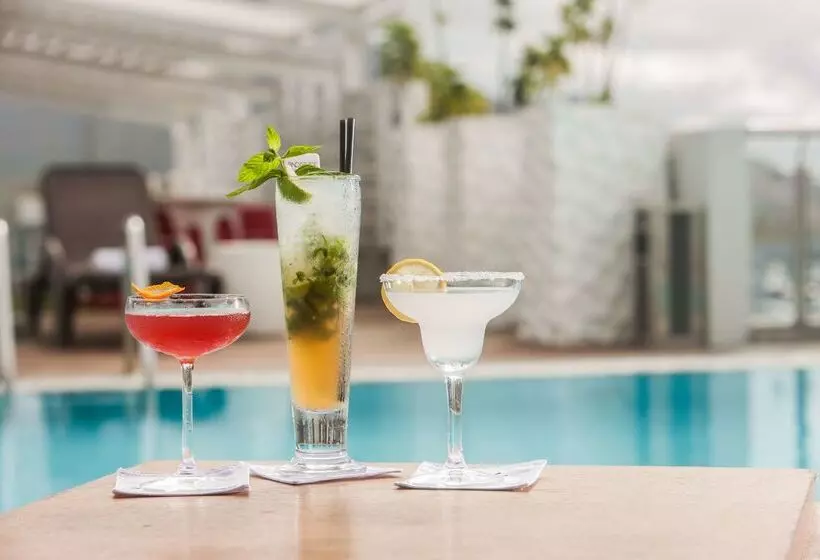 هتل Hennessy Park