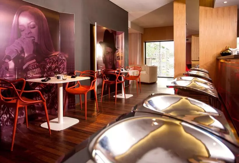 هتل Hennessy Park